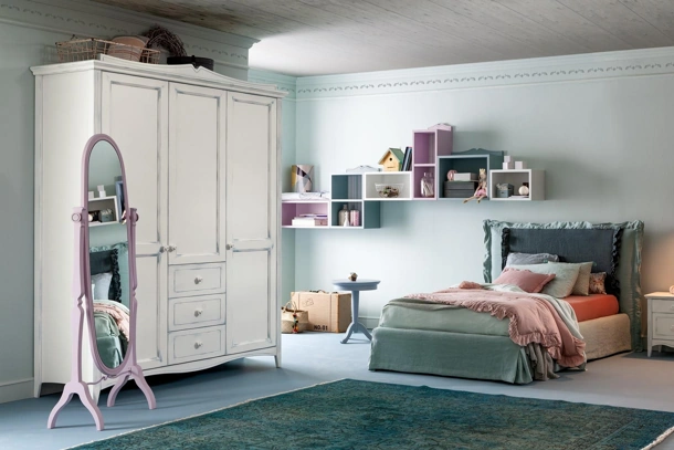 Armadio con ante battenti finitura shabby in laccato bianco Butterfly 03 di Callesella
