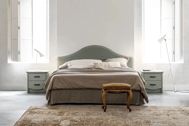 Letto matrimoniale Gendarme in legno laccato di Callesella