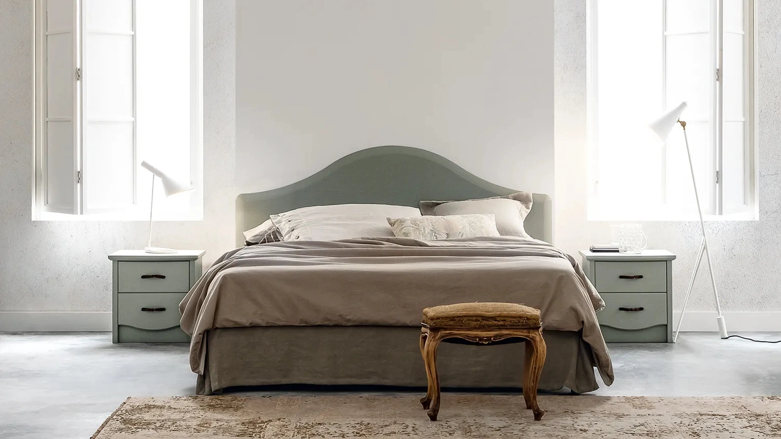 Letto matrimoniale Gendarme in legno laccato di Callesella