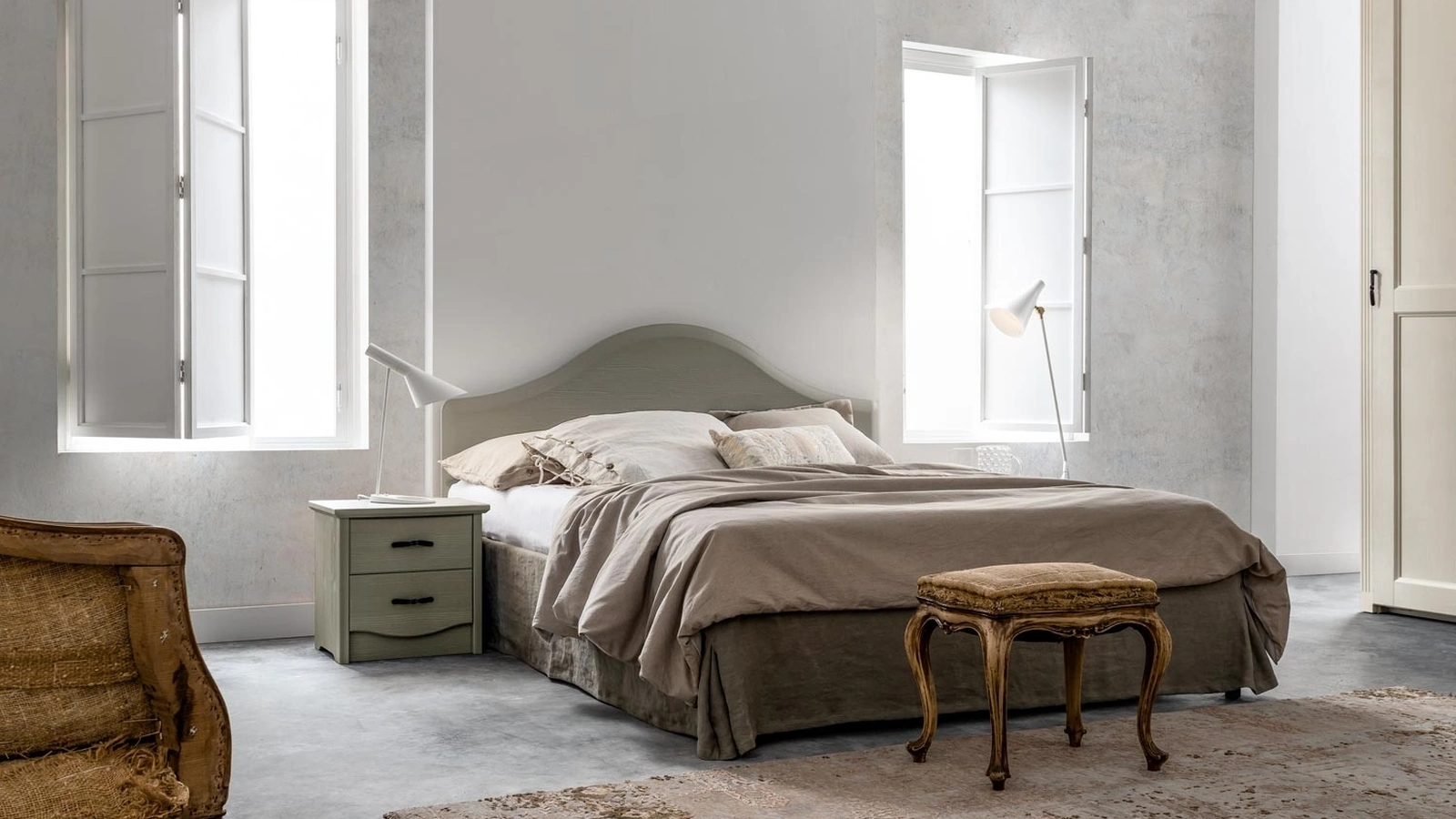 Letto matrimoniale Gendarme in legno laccato di Callesella