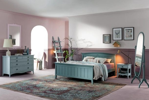 Letto in legno laccato color carta da zucchero Romanza di Callesella